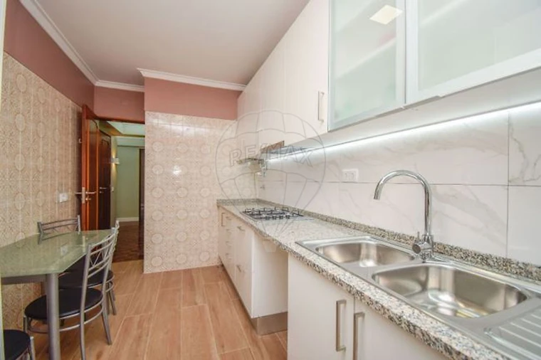 Apartamento T3 para Venda em Massamá e Monte Abraão Foto 4