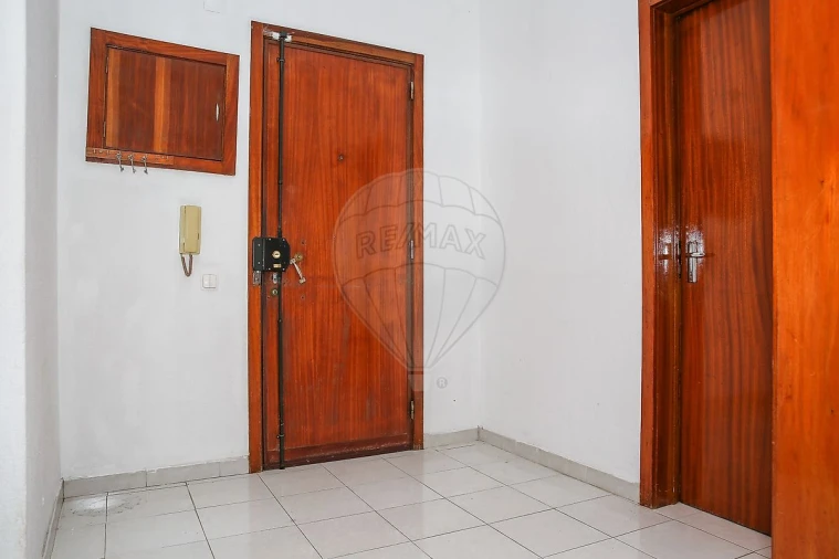 Apartamento T3 para Venda em Castanheira do Ribatejo e Cachoeiras Foto 2