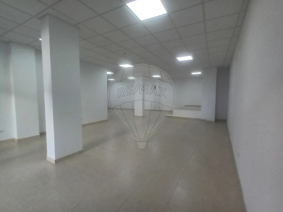 Loja para Venda em Castanheira do Ribatejo e Cachoeiras Foto 3