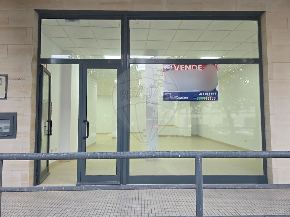 Loja para Venda em Castanheira do Ribatejo e Cachoeiras Foto 12