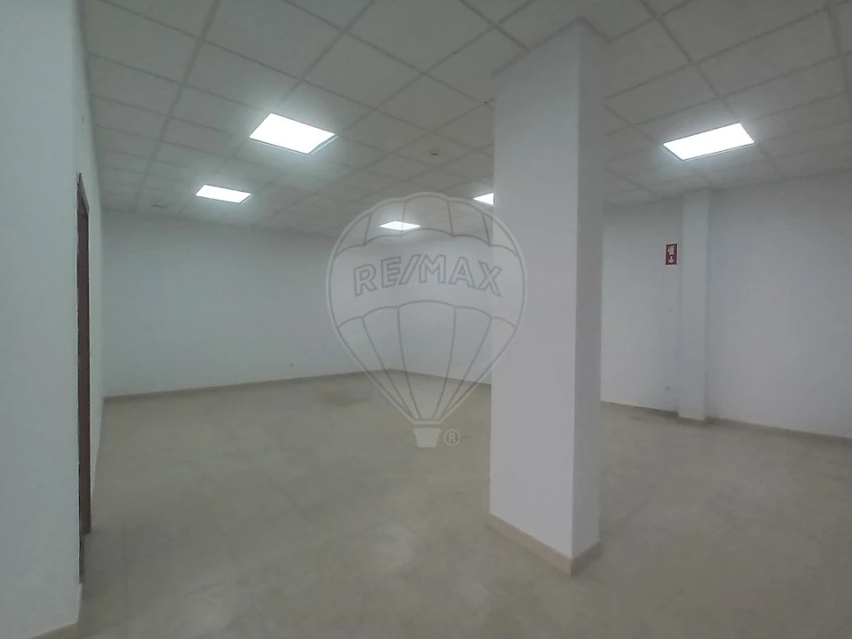 Loja para Venda em Castanheira do Ribatejo e Cachoeiras Foto 6