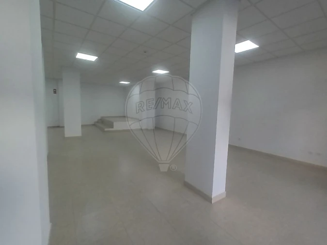 Loja para Venda em Castanheira do Ribatejo e Cachoeiras Foto 2