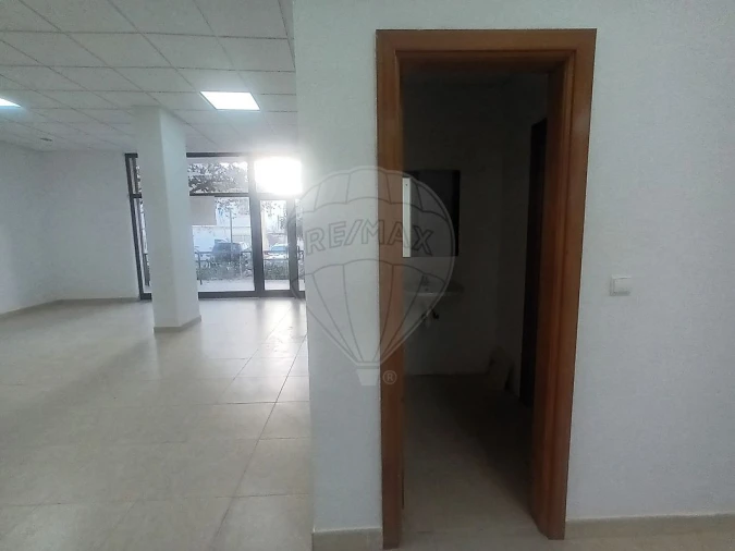 Loja para Venda em Castanheira do Ribatejo e Cachoeiras Foto 13