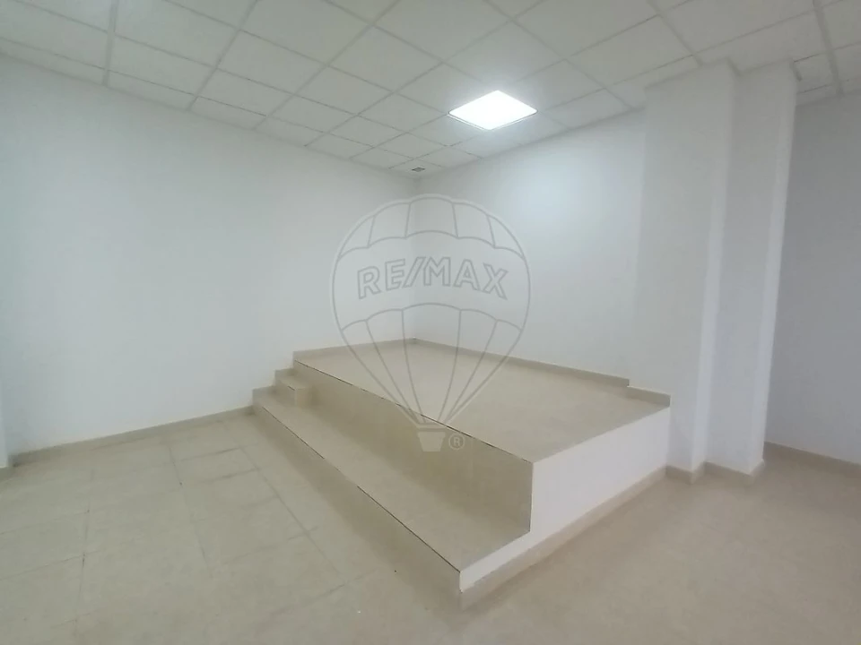 Loja para Venda em Castanheira do Ribatejo e Cachoeiras Foto 4