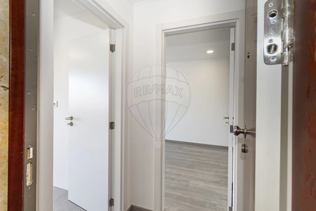 Apartamento T2 para Venda em Santa Iria de Azoia, São João da Talha e Bobadela Foto 9