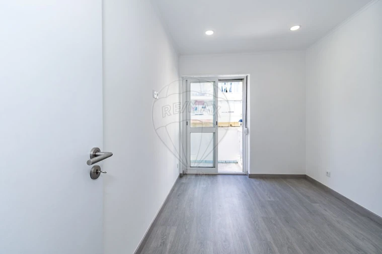 Apartamento T2 para Venda em Santa Iria de Azoia, São João da Talha e Bobadela Foto 14