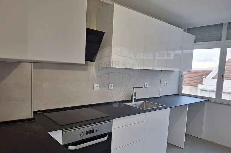 Apartamento T2 para Venda em Santa Iria de Azoia, São João da Talha e Bobadela Foto 2