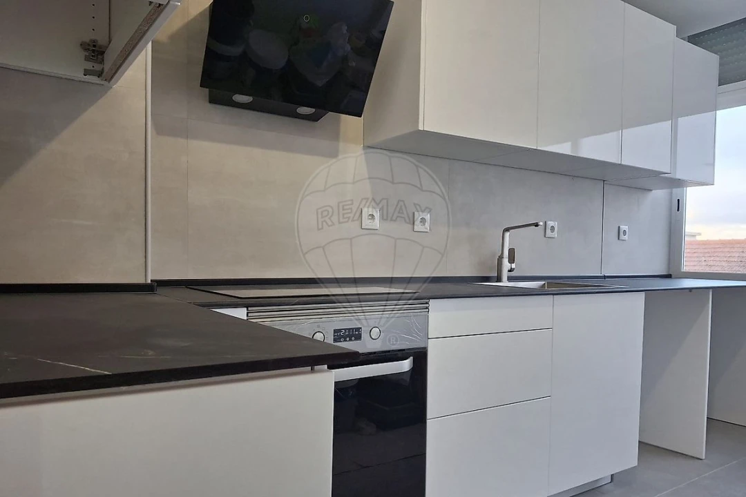 Apartamento T2 para Venda em Santa Iria de Azoia, São João da Talha e Bobadela Foto 1