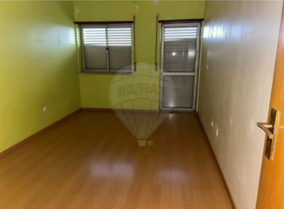 Apartamento T3 para Venda em Seixal, Arrentela e Aldeia de Paio Pires Foto 6