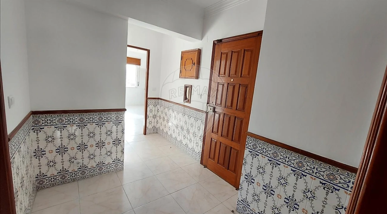 Apartamento T2 para Venda em Algueirão-Mem Martins Foto 2