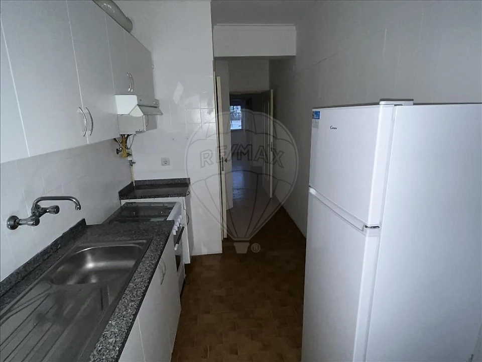 Apartamento T2 para Venda em Agualva e Mira-Sintra Foto 6