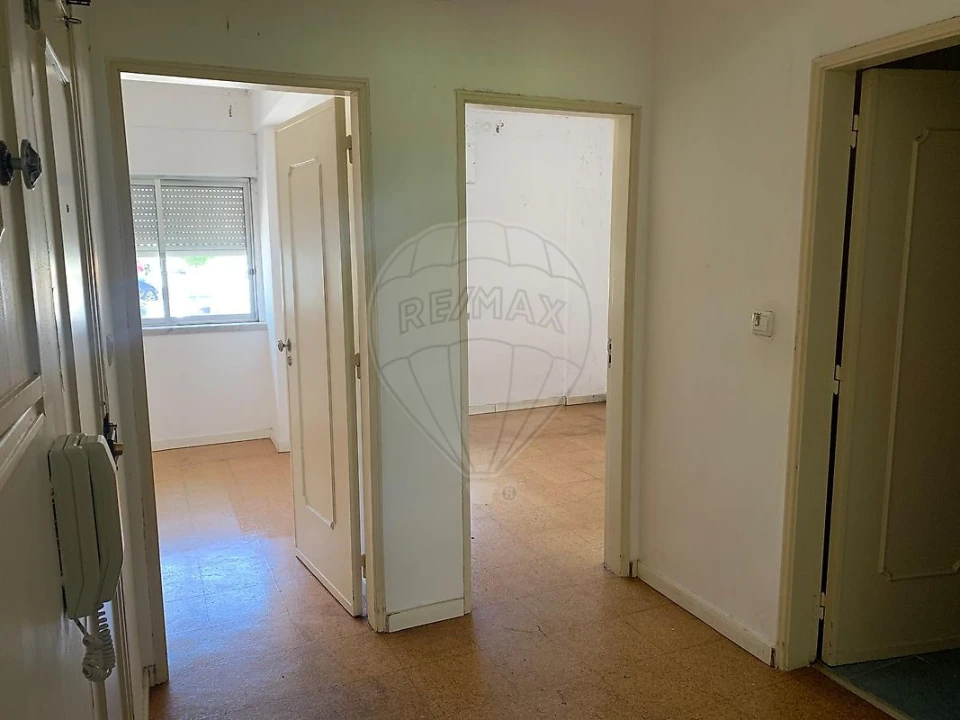 Apartamento T2 para Venda em Agualva e Mira-Sintra Foto 17