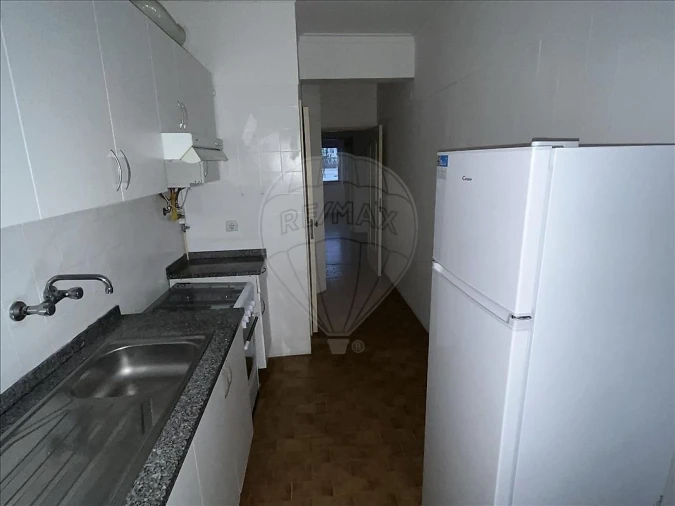 Apartamento T2 para Venda em Agualva e Mira-Sintra Foto 6