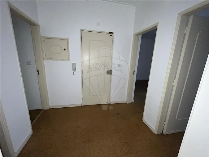 Apartamento T2 para Venda em Agualva e Mira-Sintra Foto 9