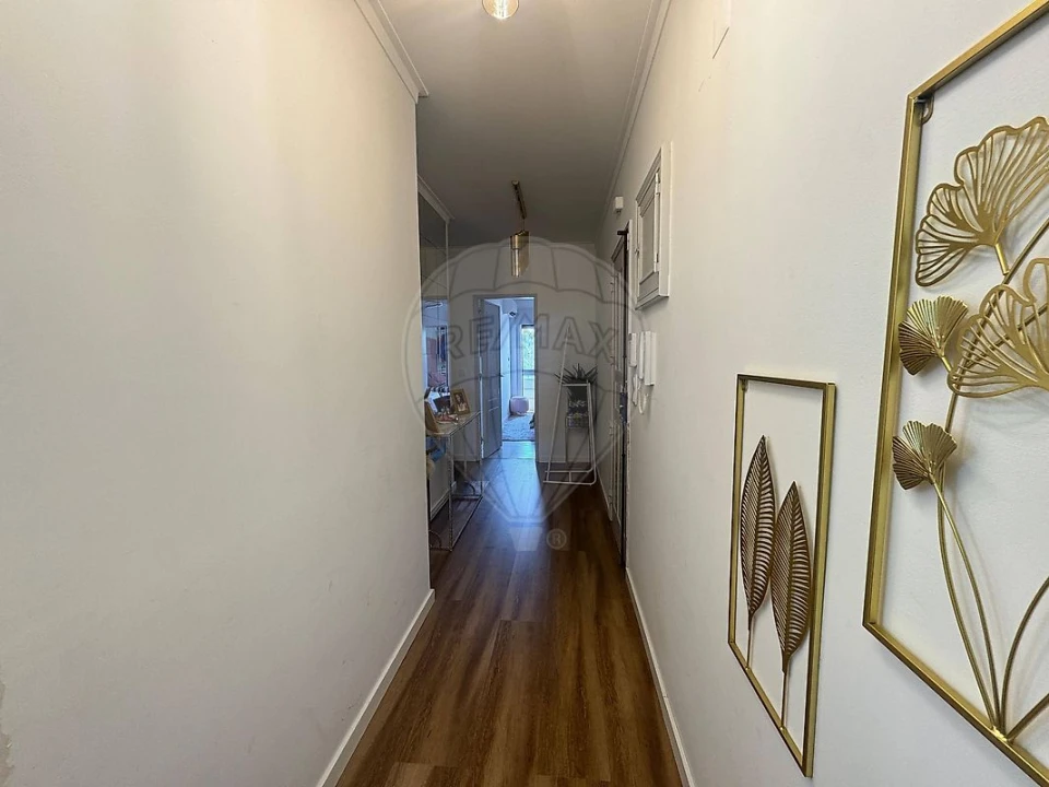 Apartamento T2 para Arrendamento em Rio de Mouro Foto 12