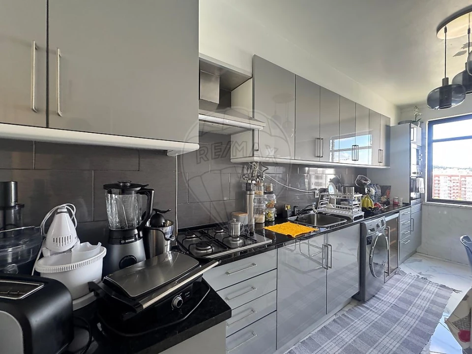 Apartamento T2 para Arrendamento em Rio de Mouro Foto 11