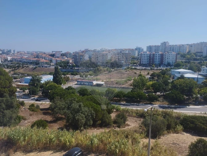 Apartamento T1 para Venda em Laranjeiro e Feijó