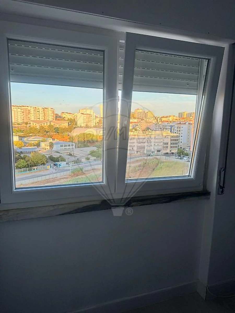 Apartamento T1 para Venda em Laranjeiro e Feijó Foto 9