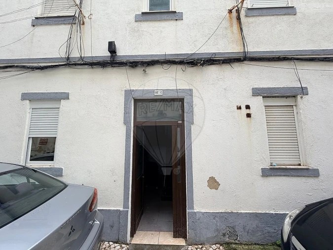 Apartamento T2 para Venda em Algés, Linda-A-Velha e Cruz Quebrada-Dafundo Foto 2