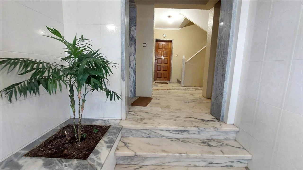 Apartamento T3 para Venda em Rio de Mouro Foto 2