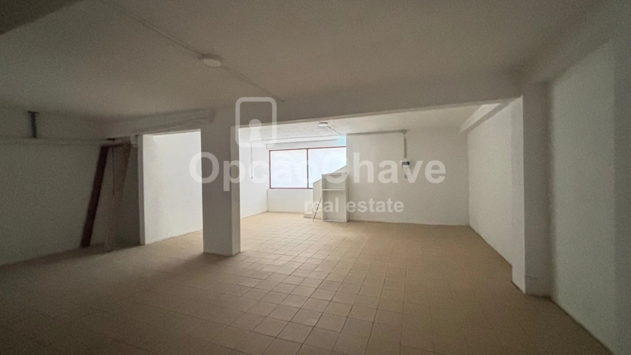 Loja para Arrendamento em Abraveses Foto 2