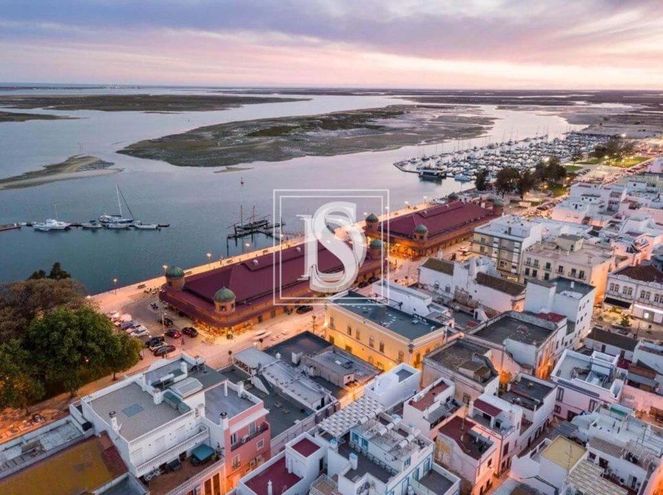 Terreno para Venda em Quelfes Foto 1