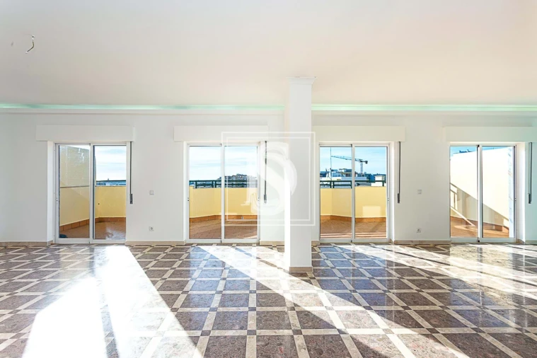 Apartamento T5 para Venda em Faro (Sé e São Pedro) Foto 14