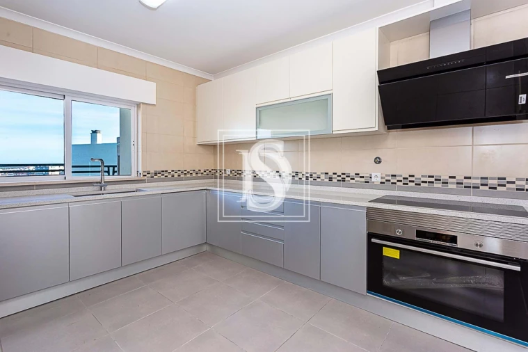 Apartamento T5 para Venda em Faro (Sé e São Pedro) Foto 2