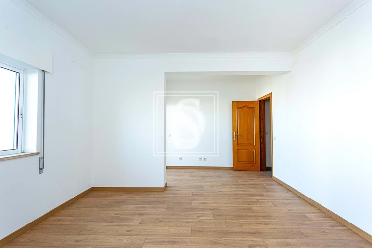 Apartamento T5 para Venda em Faro (Sé e São Pedro) Foto 4