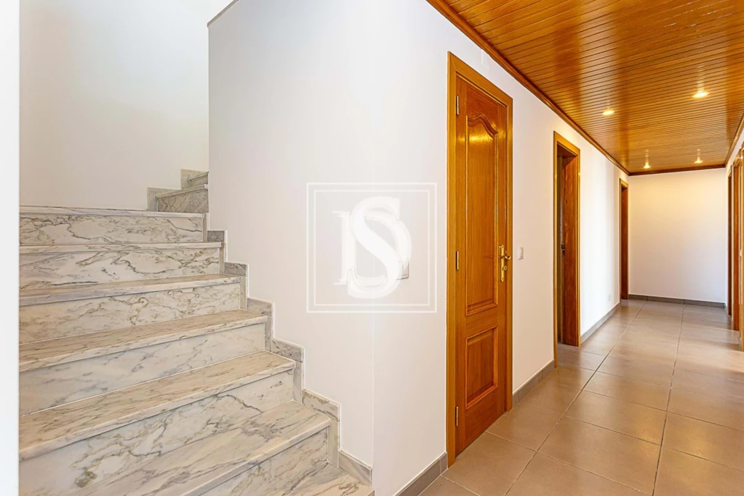 Apartamento T5 para Venda em Faro (Sé e São Pedro) Foto 17