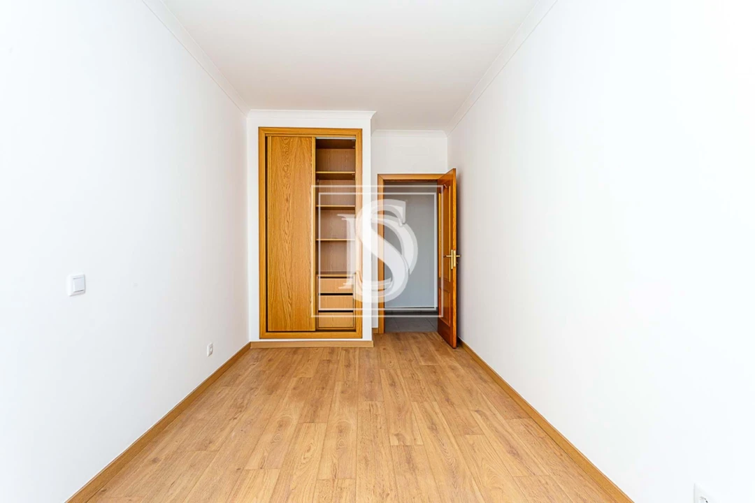 Apartamento T5 para Venda em Faro (Sé e São Pedro) Foto 9