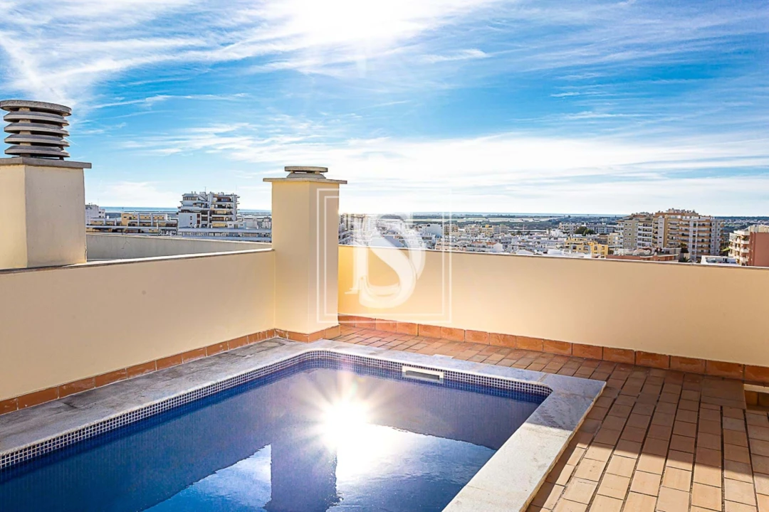 Apartamento T5 para Venda em Faro (Sé e São Pedro) Foto 1