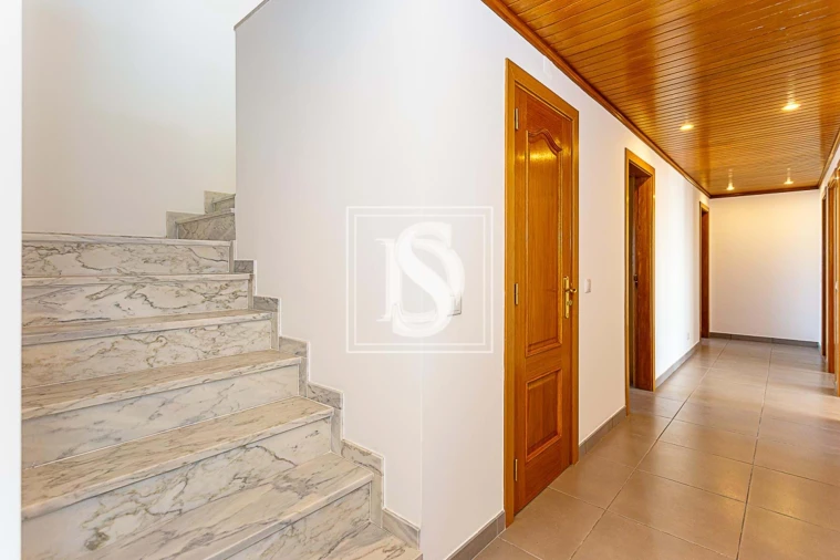 Apartamento T5 para Venda em Faro (Sé e São Pedro) Foto 17