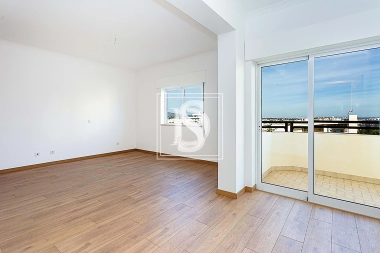 Apartamento T5 para Venda em Faro (Sé e São Pedro) Foto 4