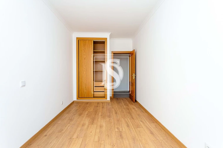 Apartamento T5 para Venda em Faro (Sé e São Pedro) Foto 9