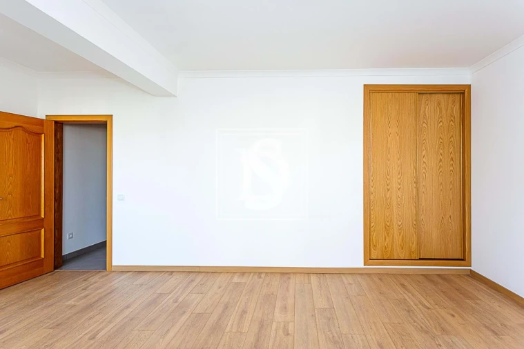 Apartamento T5 para Venda em Faro (Sé e São Pedro) Foto 16