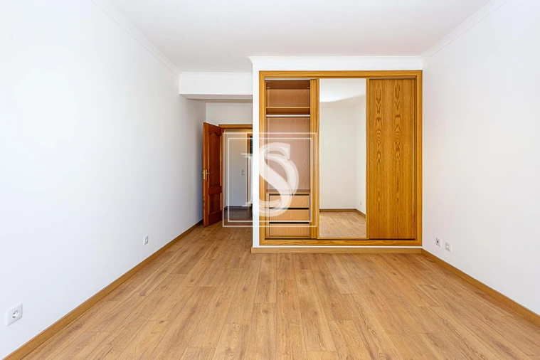 Apartamento T5 para Venda em Faro (Sé e São Pedro) Foto 12