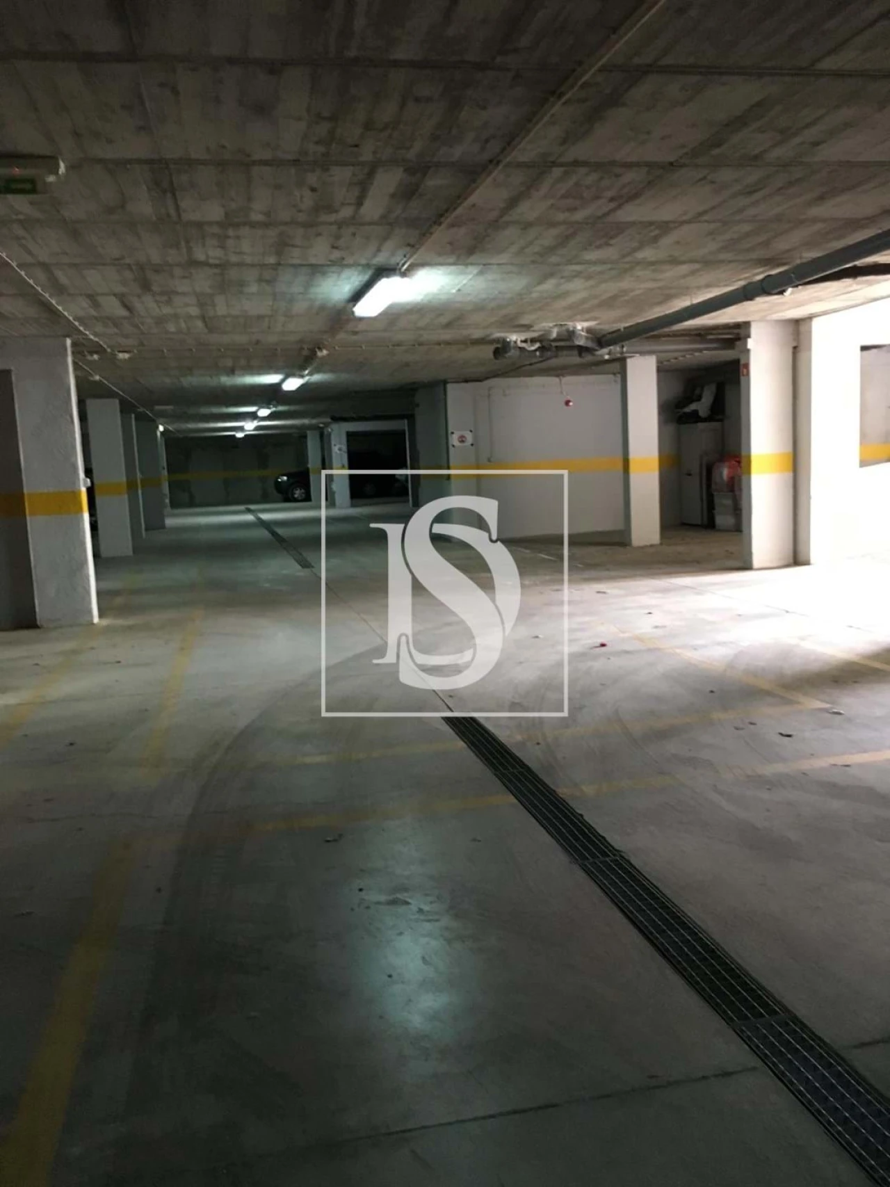 Garagem para Venda em Tavira (Santa Maria e Santiago) Foto 1