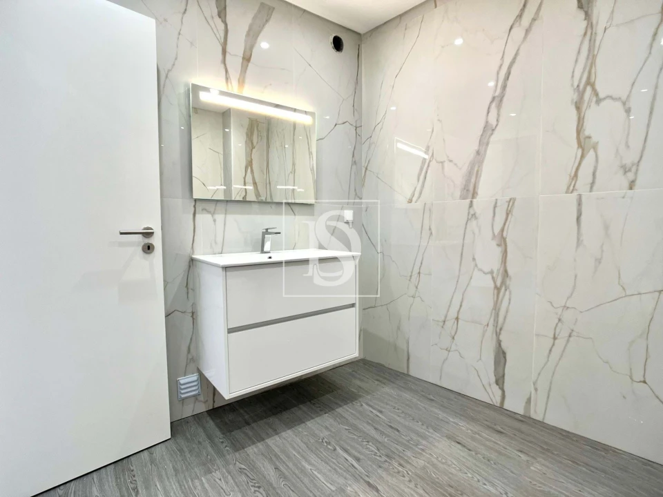 Apartamento T2 para Venda em Quelfes Foto 5