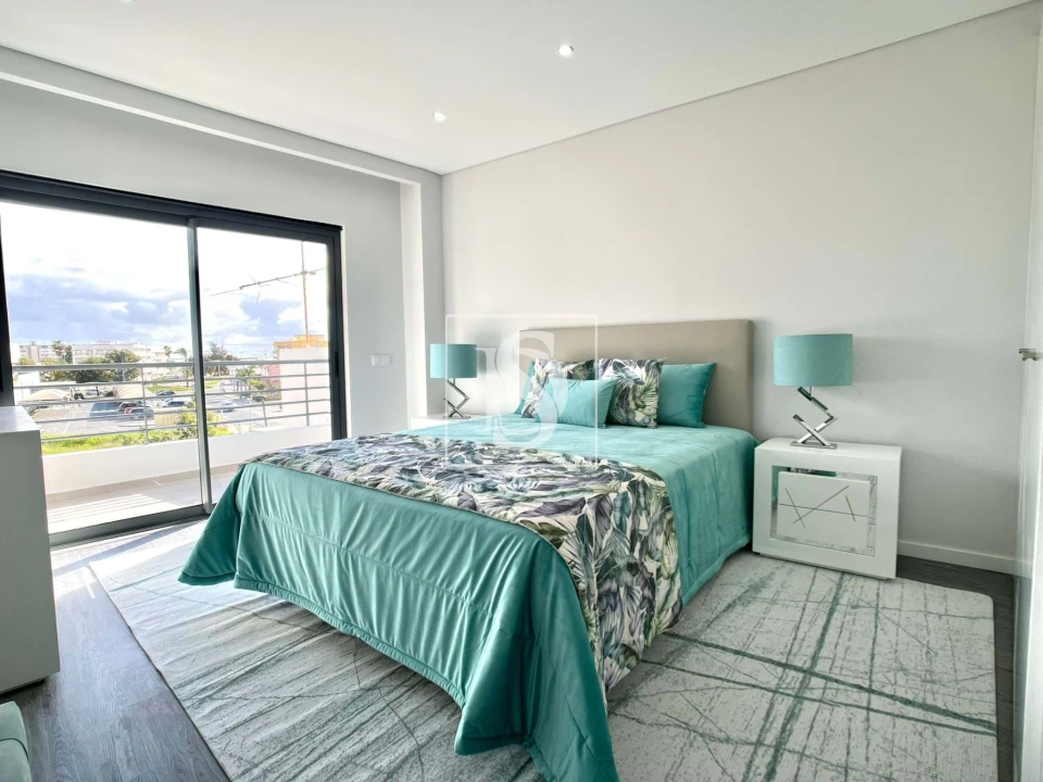 Apartamento T3 para Venda em Quelfes Foto 3