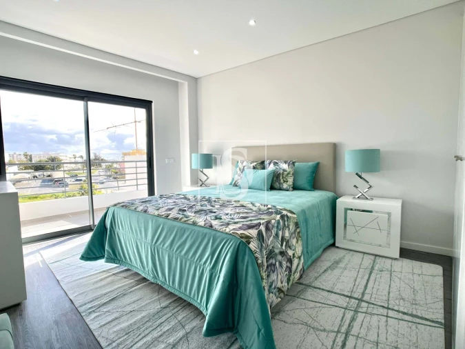 Apartamento T3 para Venda em Quelfes Foto 3