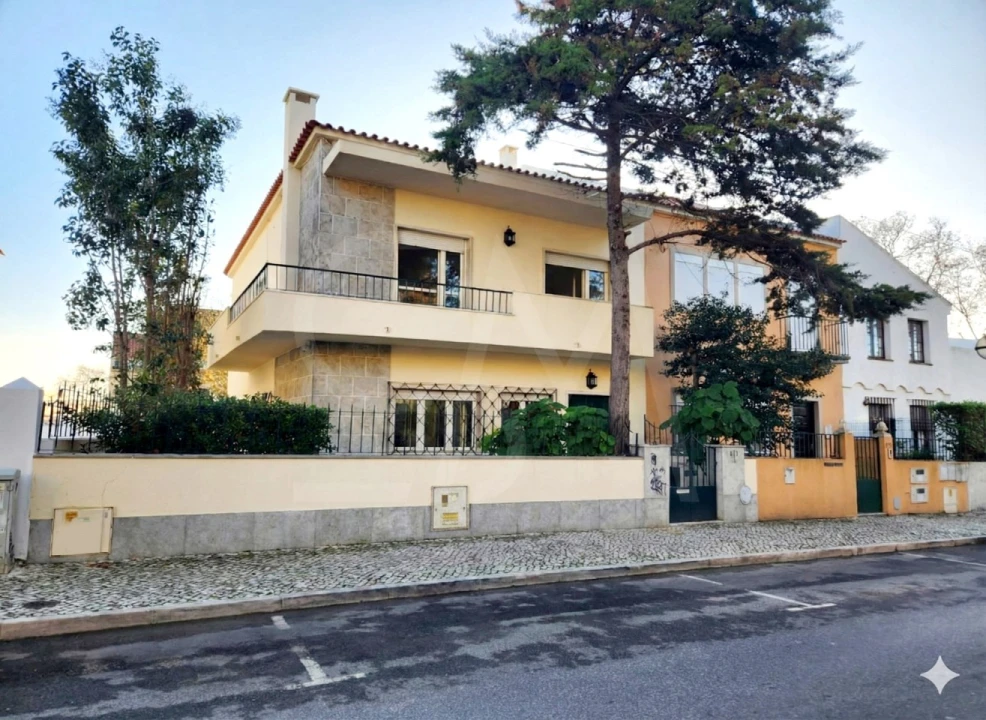 Moradia T4 para Venda em Cascais e Estoril Foto 1