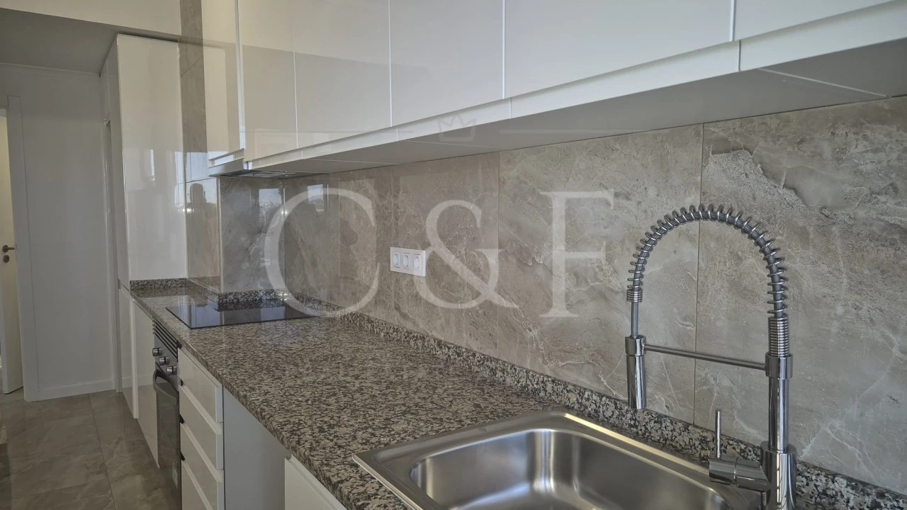 Apartamento T3 para Venda em Portimão Foto 5