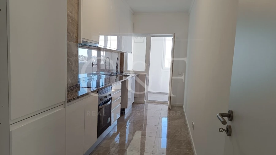 Apartamento T3 para Venda em Portimão Foto 2