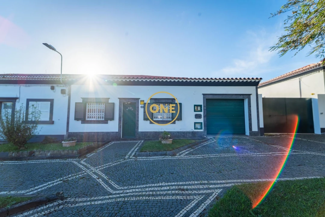 Moradia T2 para Venda em Ponta Delgada (São José) Foto 1