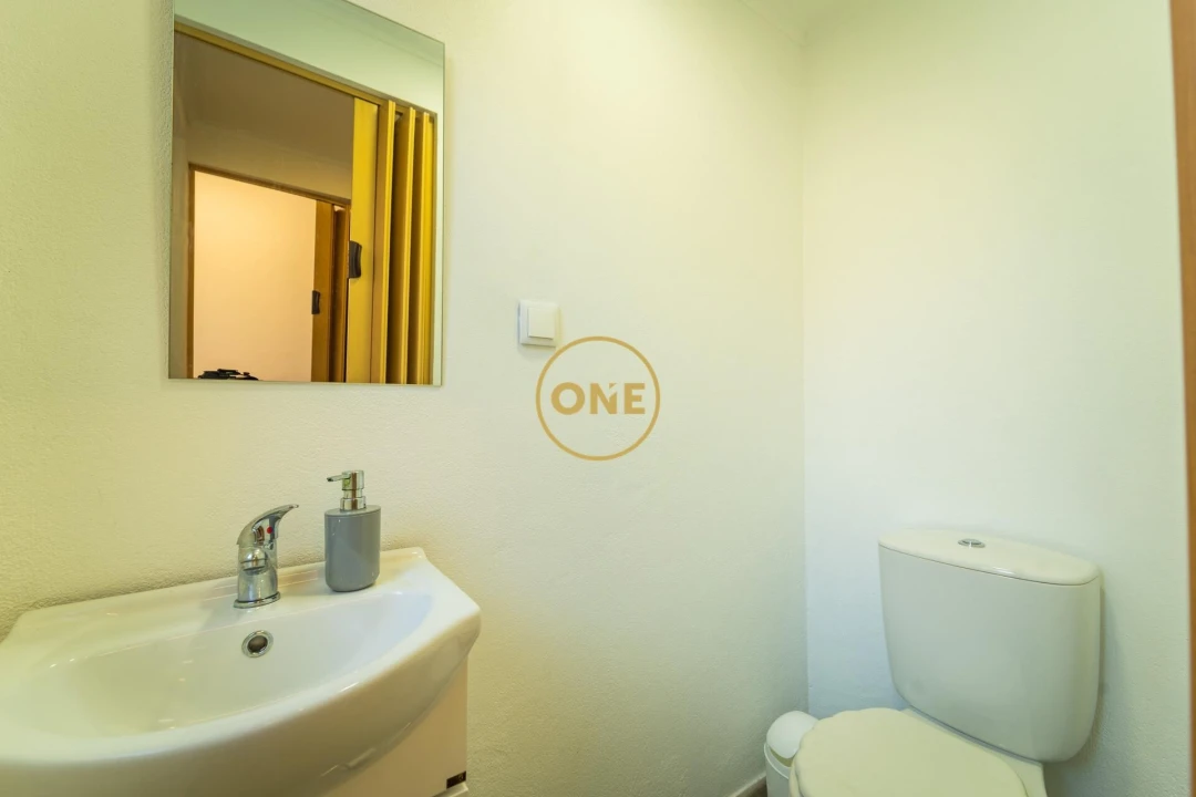 Moradia T2 para Venda em Ponta Delgada (São José) Foto 32