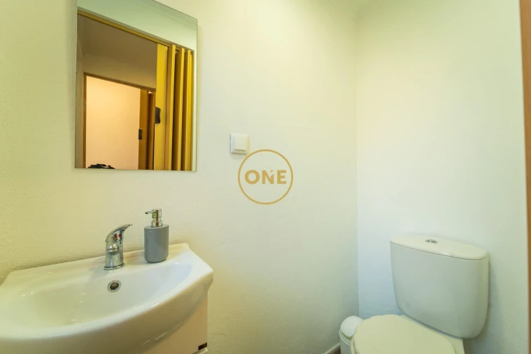 Moradia T2 para Venda em Ponta Delgada (São José) Foto 32