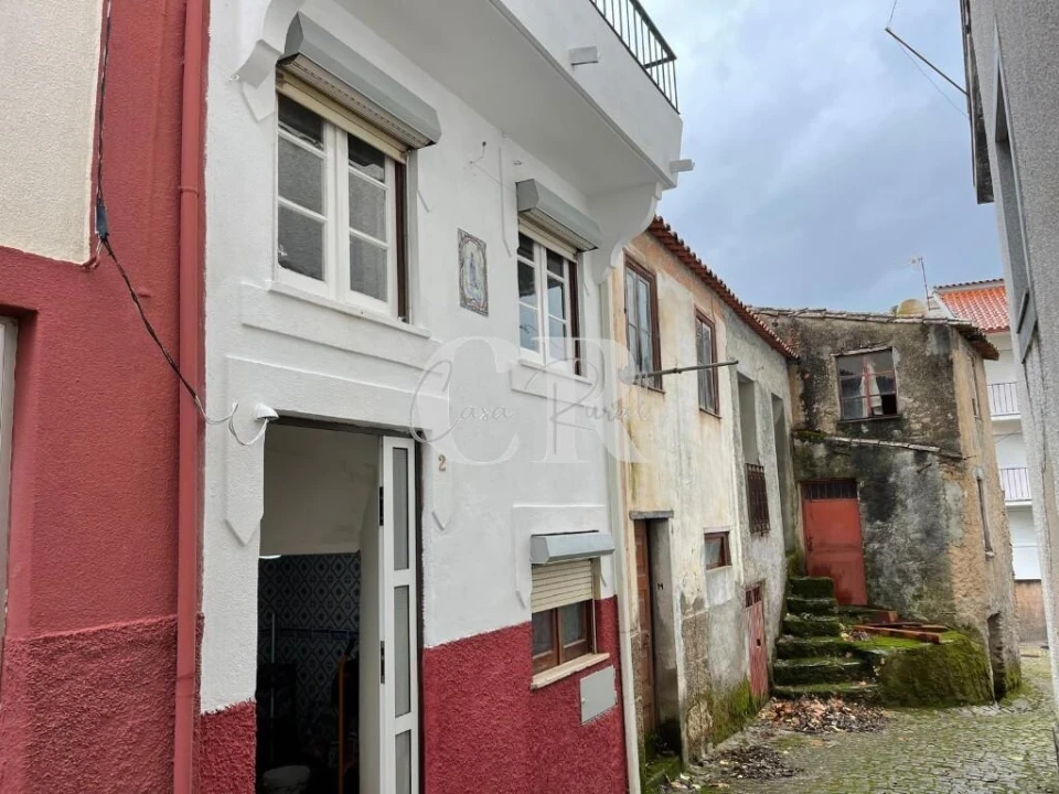 Moradia T2 para Venda em Folques Foto 1