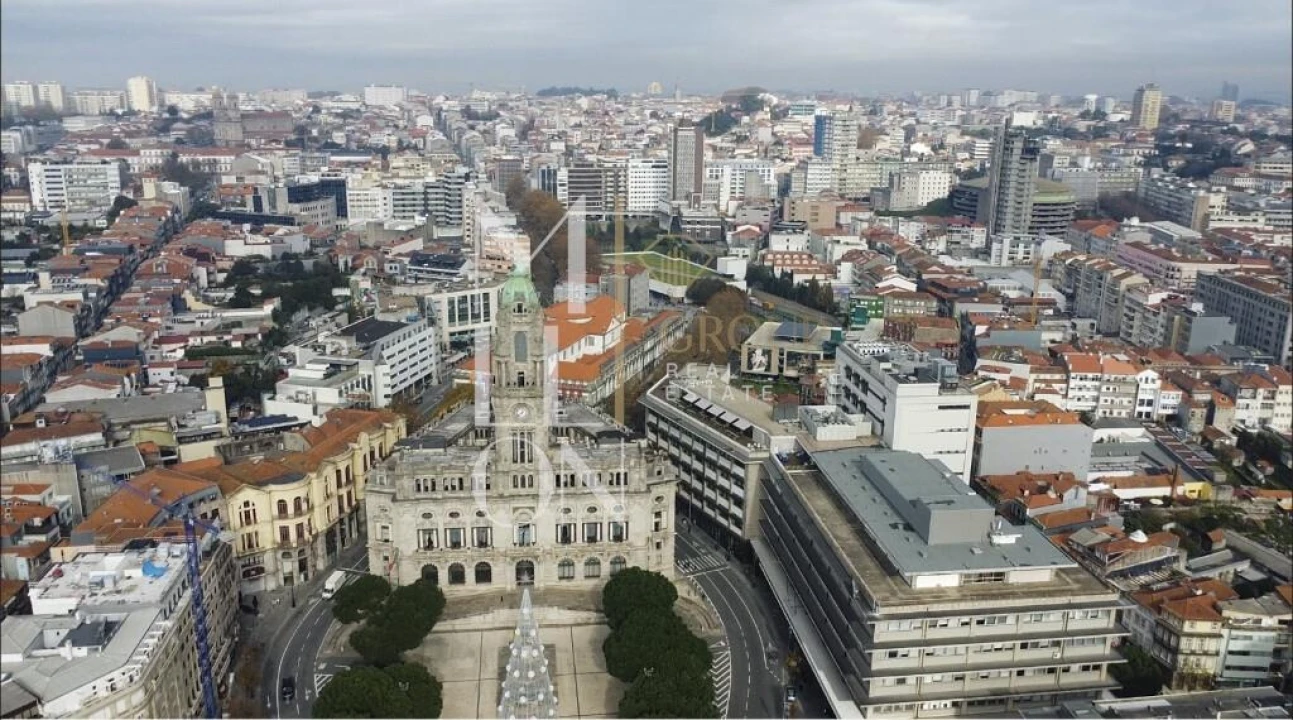 Apartamento T5 para Venda em Cedofeita, Santo Ildefonso, Sé, Miragaia, São Nicolau e Vitória Foto 1
