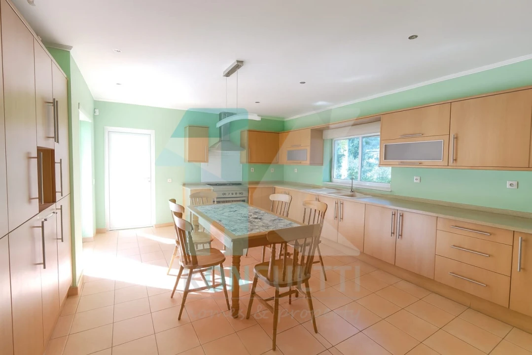 Moradia T5 para Venda em Luz Foto 10